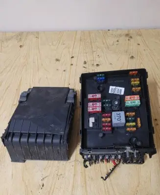 Audi A3 S3 A3 Sportback 8P Fuse module 1K0937132F