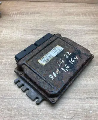 Renault Laguna I Engine control unit/module ECU 8200035705 S110030040B
