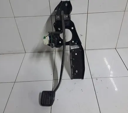 Ford Mondeo MK IV Brake pedal 7G9N2D094NB