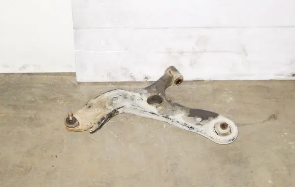 Toyota Avensis T270 Front control arm