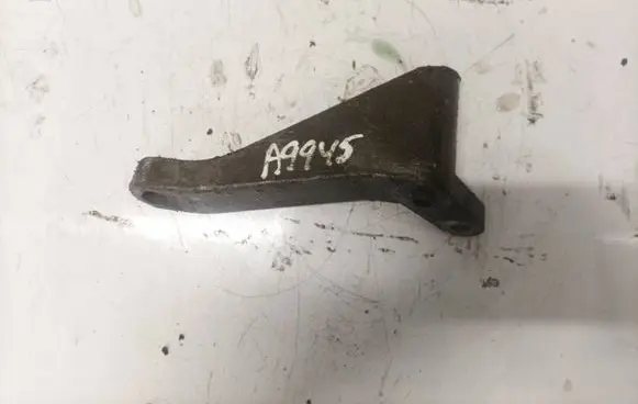 Volvo XC90 Engine mounting bracket