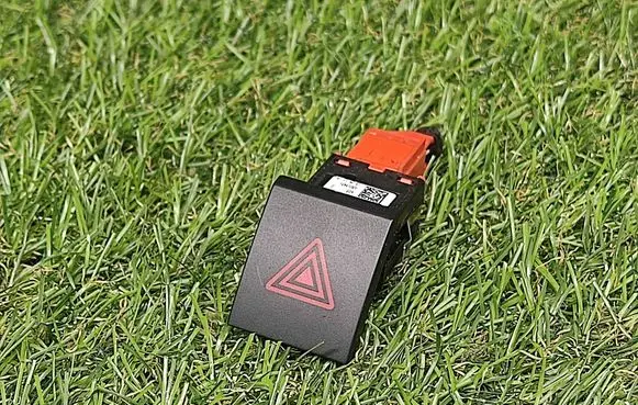 Skoda Fabia Mk2 (5J) Hazard light switch 5J0953235D