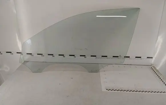 Volkswagen PASSAT B5 Front door window glass four-door 43R00082 DOT90AS2M40