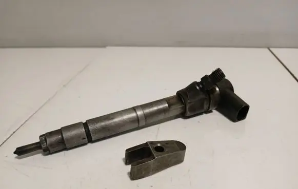 Mercedes-Benz E W211 Fuel injector 0445110177
