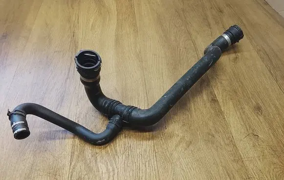 Porsche Macan (95B) Engine coolant pipe/hose 95B122101A 95B121056E
