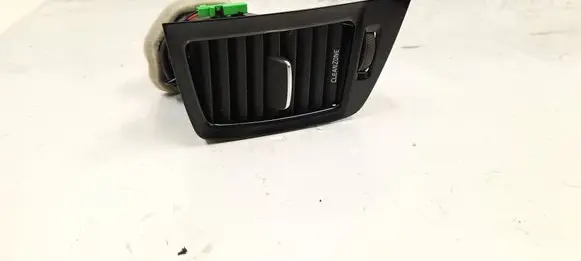 Volvo XC90 Dash center air vent grill 31363714