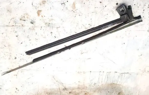 Mercedes-Benz CLS C219 Front door glass trim molding a2197250665
