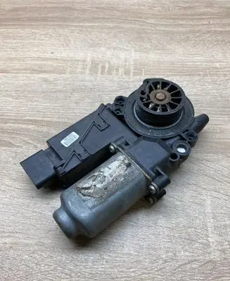 Nissan Primera Front door window regulator motor PRIMERAWINDOWMOTOR
