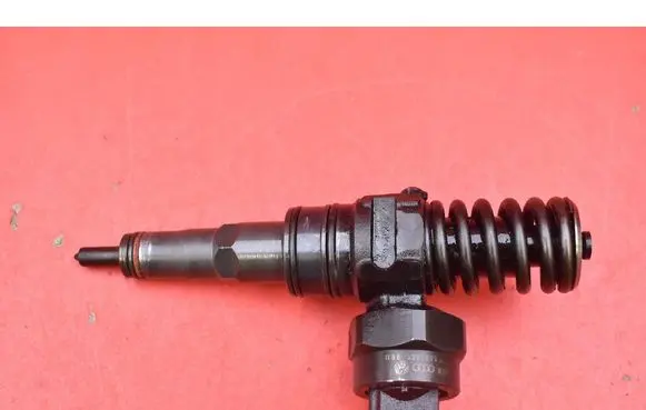Volkswagen PASSAT B5.5 Fuel injector 038130073J