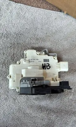 Volkswagen PASSAT B7 Rear door lock 3C4839016A
