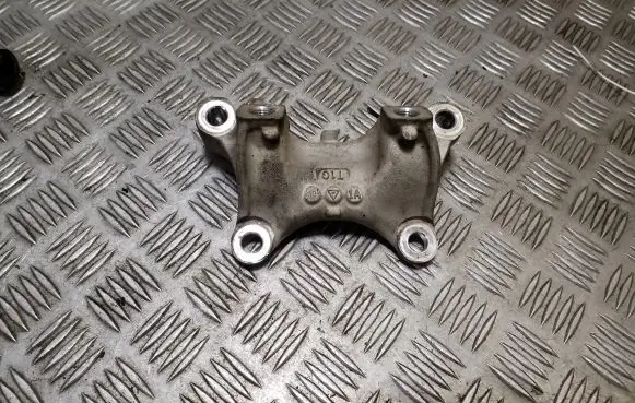 Honda CR-V Engine mounting bracket