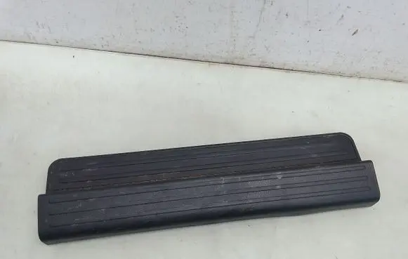 Front sill trim cover