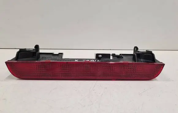 Nissan X-Trail T30 Third/center stoplight P1842