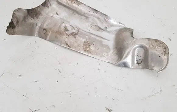 Volkswagen PASSAT B7 Other engine bay part 1K2423981