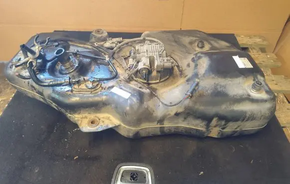 Mercedes-Benz ML W166 AdBlue liquid reservoir 0444050081 1120725173900