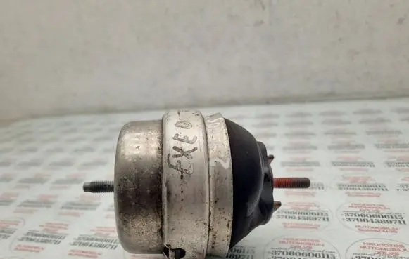 Engine mount bracket
