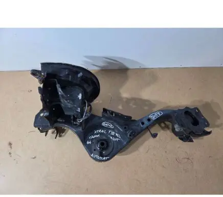 Nissan X-Trail T32 Rear wheel hub spindle/knuckle 000099
