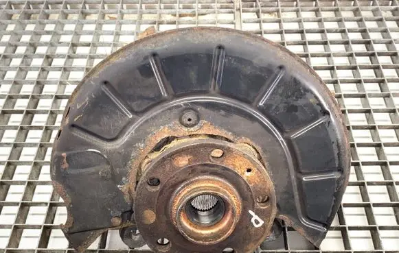 Seat Altea XL Front wheel hub spindle knuckle