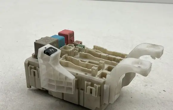 Toyota Prius (XW20) Fuse module 8273047290