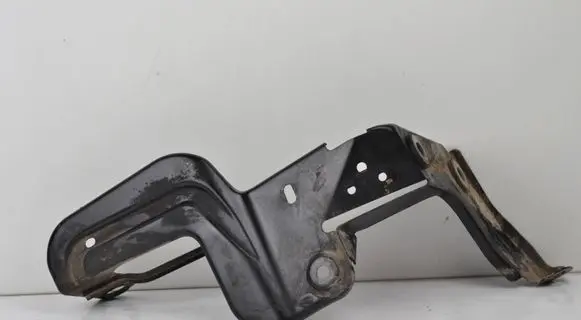 Audi A6 S6 C6 4F Intercooler pipe mounting bracket 4F0145814