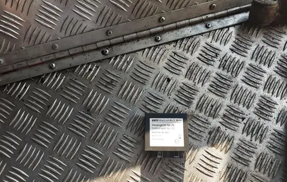 Door central lock control unit/module