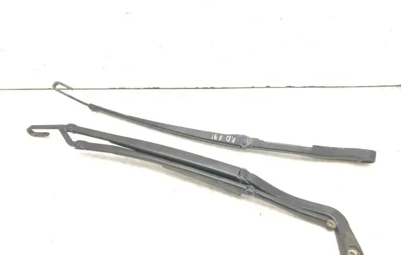 Audi A8 S8 D2 4D Front wiper blade arm 4D1955407L 4D1955408K