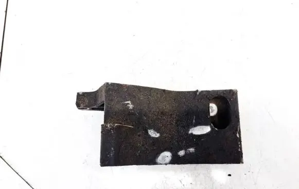 Volvo V70 Engine mounting bracket