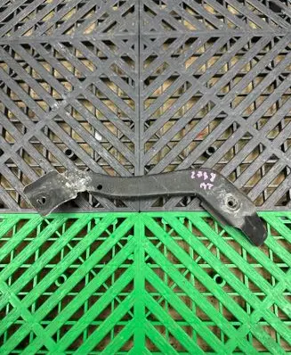 BMW 5 E60 E61 Fender mounting bracket 7060818