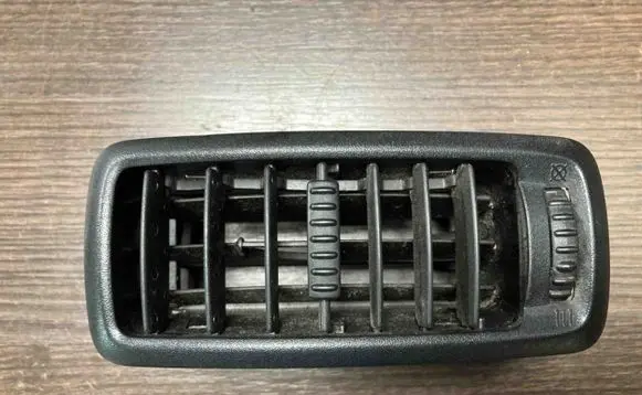 Nissan Primastar Dashboard side air vent grill/cover trim R6136S150