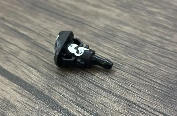 KIA Sportage Windshield washer spray nozzle 
