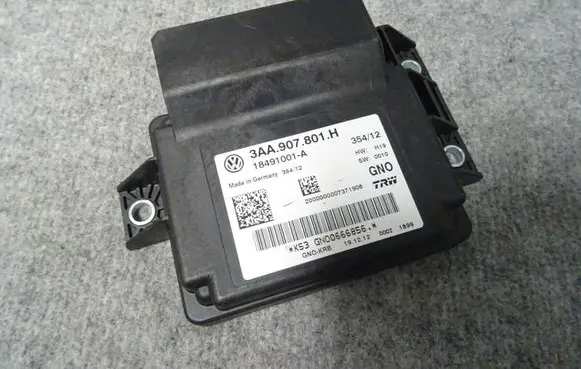 Volkswagen Scirocco Hand brake control module 3AA907801H