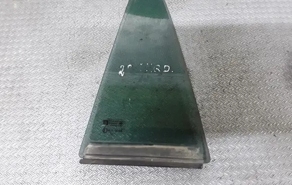 Opel Astra H Rear vent window glass 