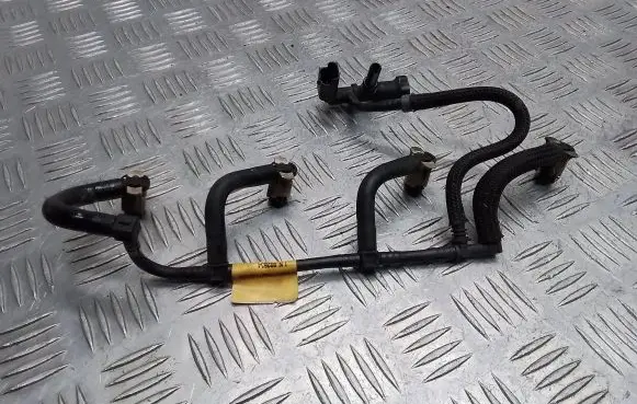 Nissan Qashqai Fuel return line/hose 166714557R