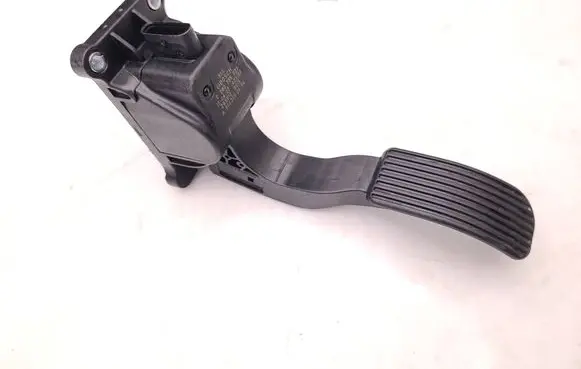 Mercedes-Benz Sprinter W906 Accelerator throttle pedal A9063000404 0280755023