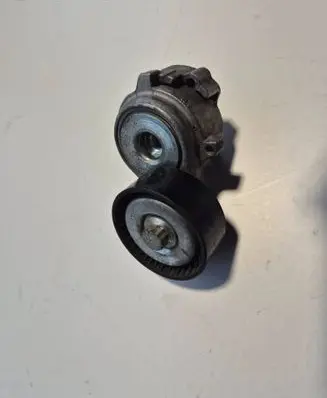 Peugeot 3008 III Generator/alternator belt tensioner 9841989080