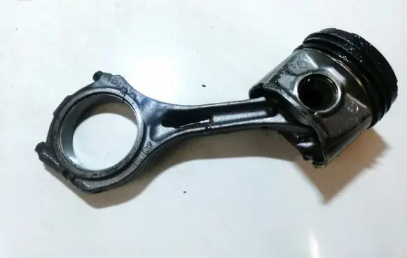 Volkswagen PASSAT B5 Piston with connecting rod