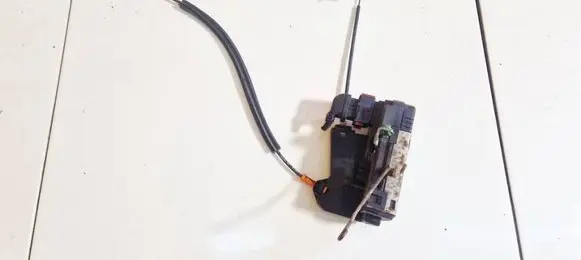 Opel Combo C Front door lock 13203899