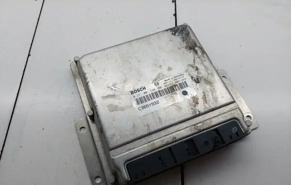 Alfa Romeo 156 Engine control unit/module 0281001588 C365Y932