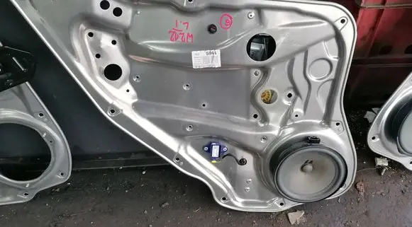 Mercedes-Benz C W204 Rear window lifting mechanism without motor A2125407405 A2128205210 A2047301335