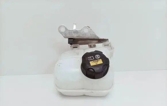 BMW i8 Coolant expansion tank/reservoir 7539267