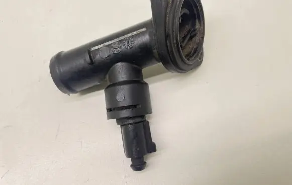 Volkswagen PASSAT B6 Engine coolant pipe/hose 03L121121A 03G121121D