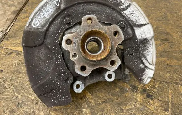 Rear wheel hub
