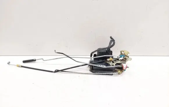 SsangYong Rexton Front door lock 5B24