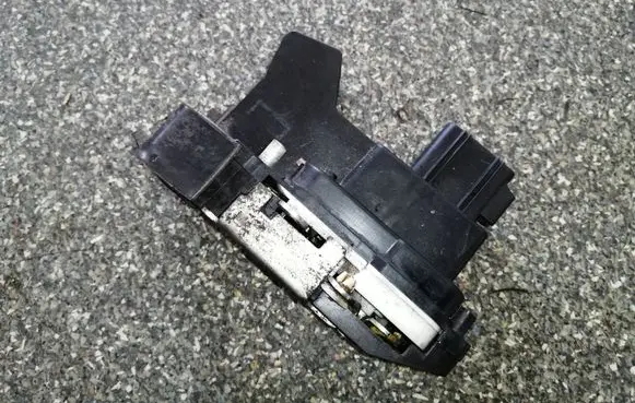 Ford Fiesta Front door lock 2S61A219A64ABD