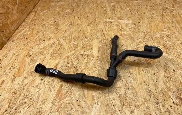 Engine coolant pipe/hose