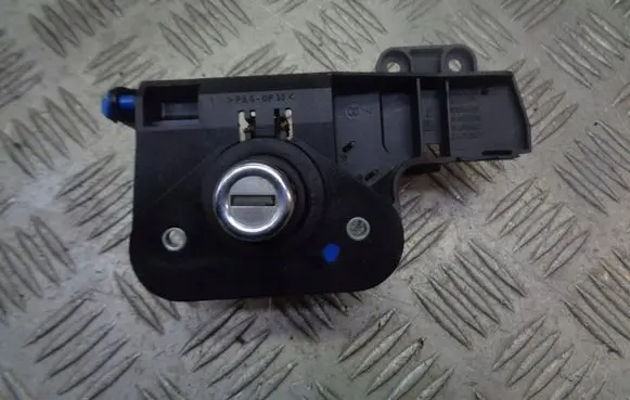 Opel Corsa C Front door lock (next to the handle) 90534784