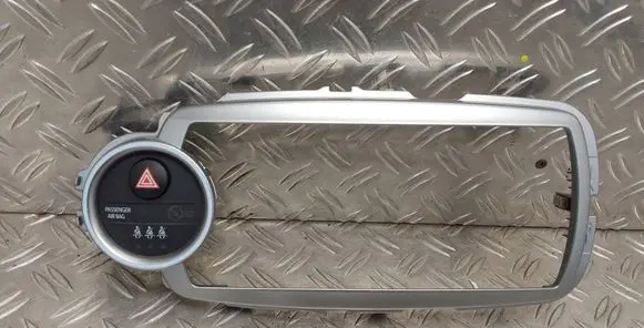 Toyota Yaris Radio/GPS head unit trim 864510D010