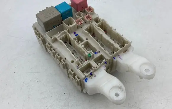 Toyota Auris 150 Fuse box set 8273002150A
