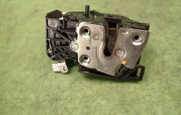 Dacia Logan II Rear door lock 825028727RF