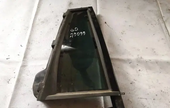 Rear vent window glass